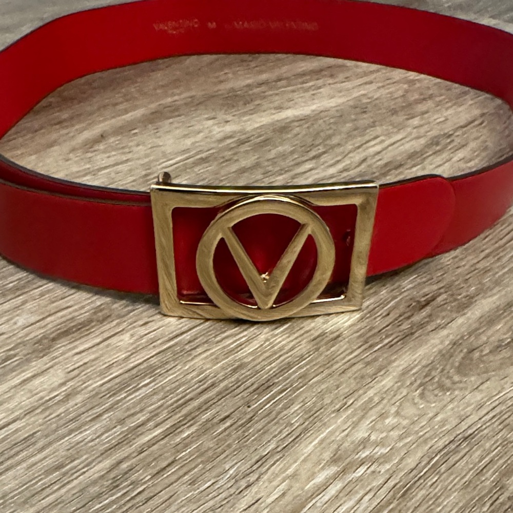 Valentino Red Leather Belt with Gold V Buckle - Medium
BRAND NEW! NEVER WORN!